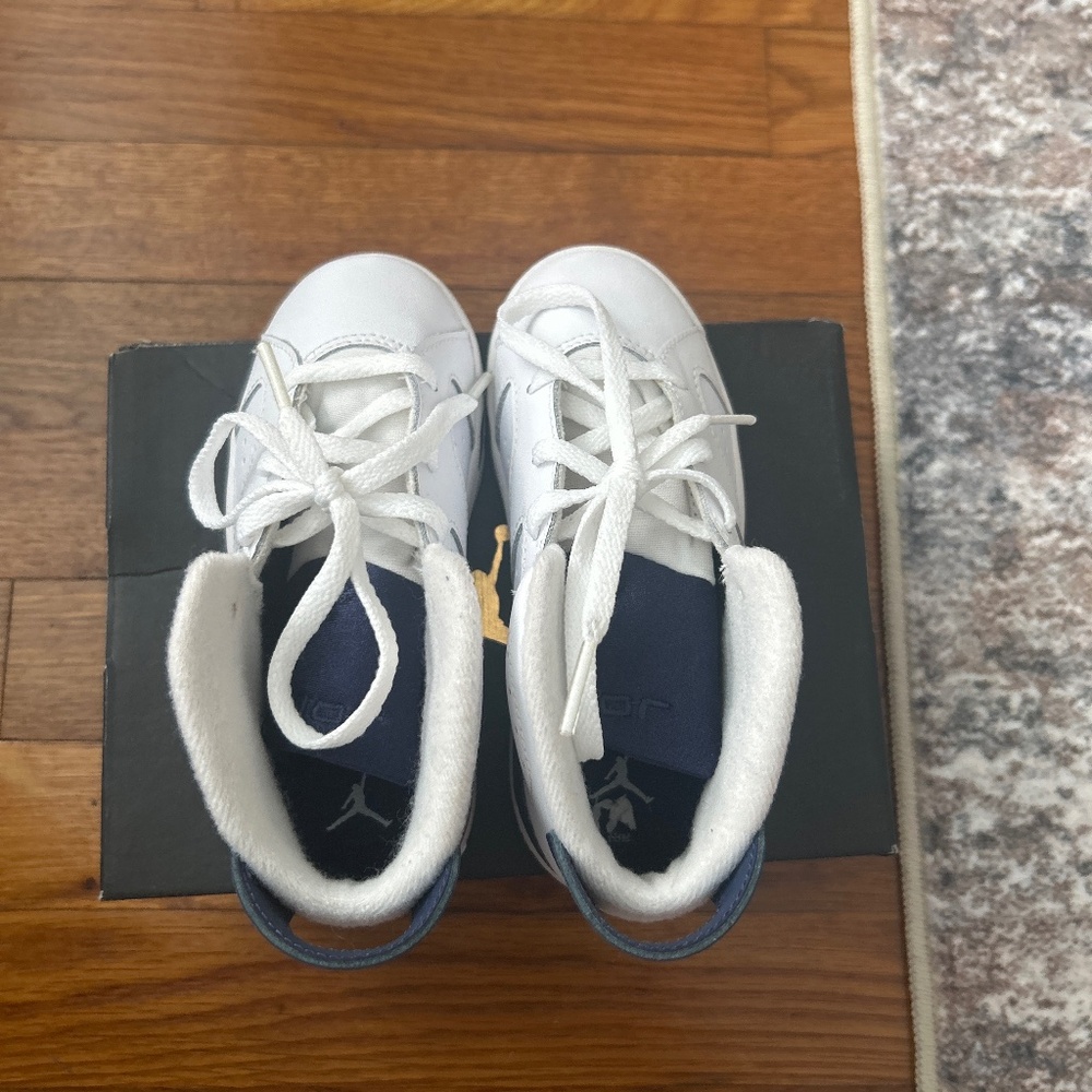 Kids Jordan 6 retro sneakers